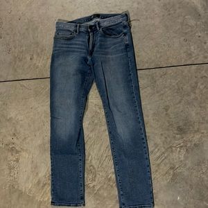 Slim fit. GAP. Light wash denim jean. Men’s 33/32